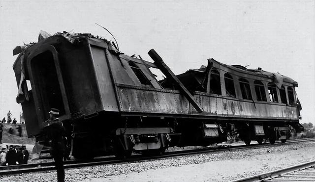 赵一荻独子回国扫墓，跪在张作霖墓前大哭：我代表您儿子来看您了