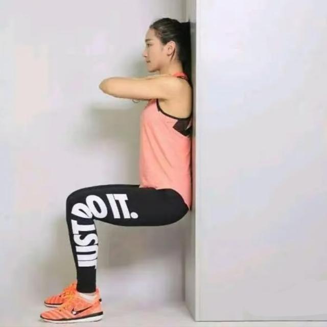 千万别忍膝盖疼！88岁大妈坚持20年的秘诀，3招让膝盖灵活如初！