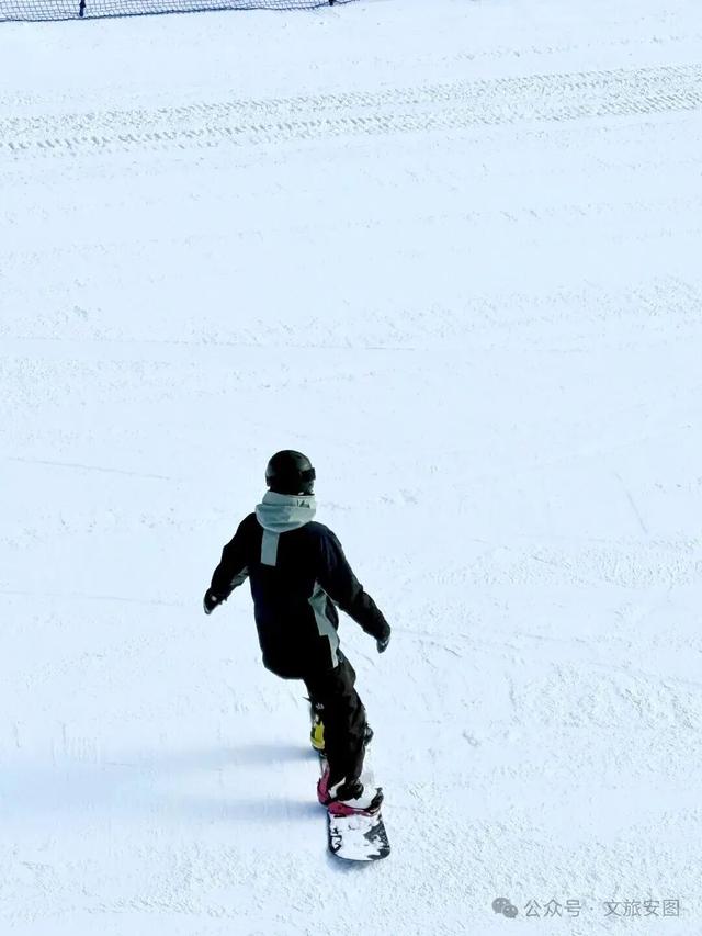 听说在安图滑雪，摔跤是种享受？这粉雪绝了，滑一次就上瘾！