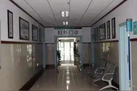 妻子流产手术死亡，丈夫讨要说法，医生惊讶：她老公已拿55万赔偿图片