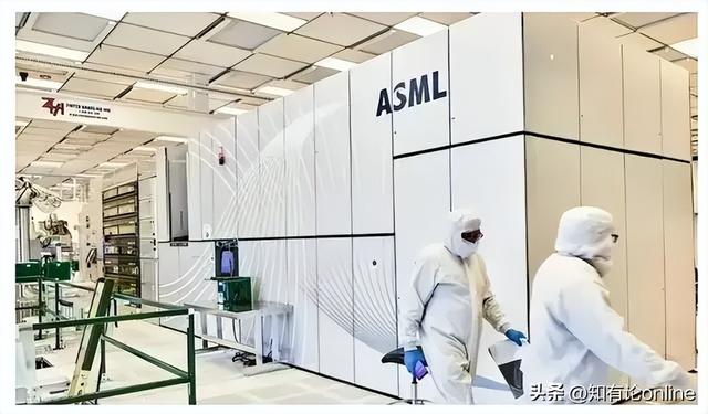 营收狂跌12%！ASML被荷兰光刻机新规坑惨，CEO警告：赶快放开