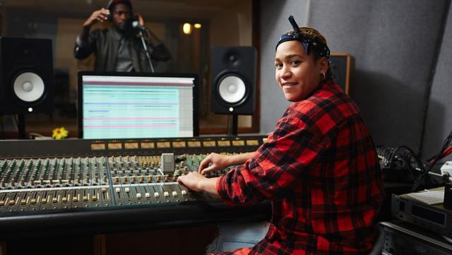 利润率堪比iPhone！曾被手机淘汰的录音笔，如今靠AI两年卖百万台