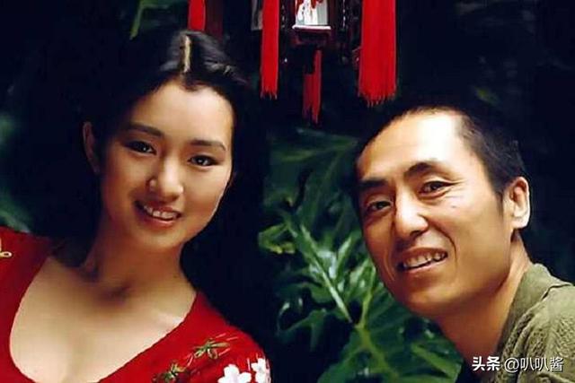 分手30年，被法国老公7字评价的巩俐，活成张艺谋高攀不起的存在