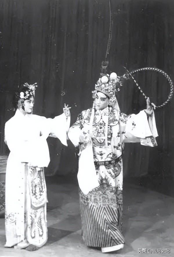 好友相继缅怀拼凑出，何晴生命最后时光：拮据、变样、舍不下儿子