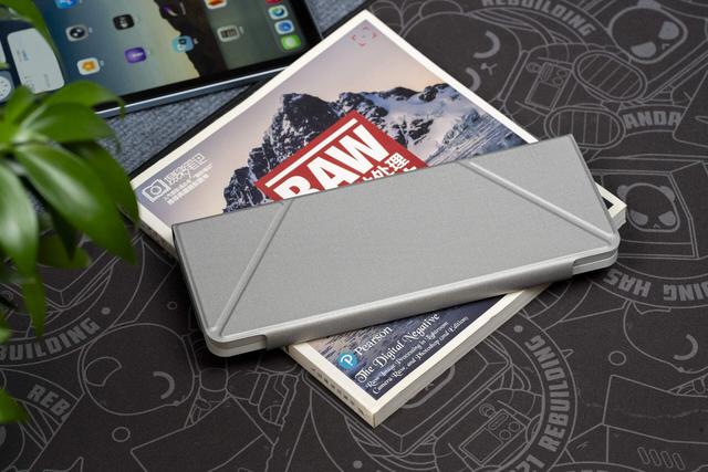 把iPad瞬间变成“MacBook”，百元价位YIRF折叠键盘的真香评测