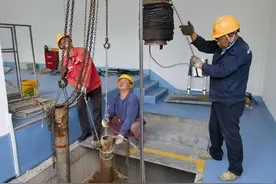 邵伯船闸圆满完成三座船闸阀门吊检工作图片