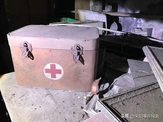 探索上海废弃医院：冰冷走廊回荡诡异声响