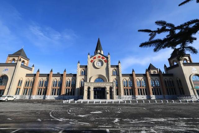 “哈尔滨”的移动城堡 尽享奢华！有观景天窗的豪华专列！