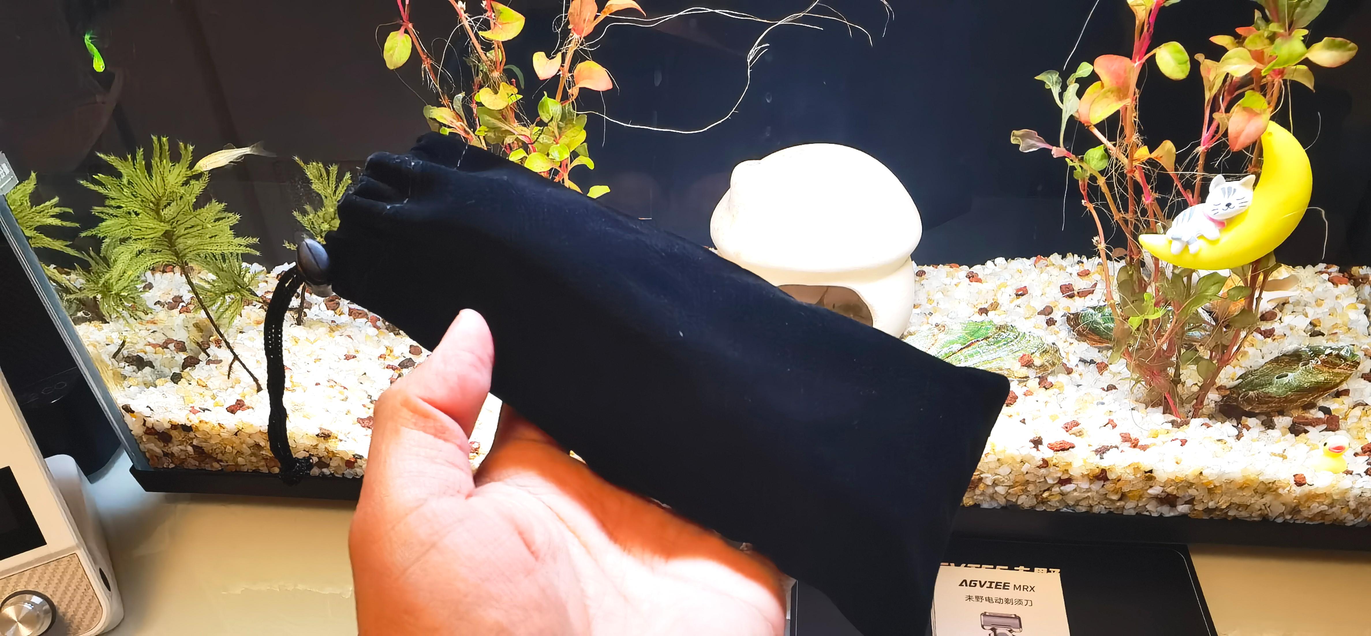 未野往复式剃须刀测评:五刀头27000转狂飙0残留,碾压千元机!