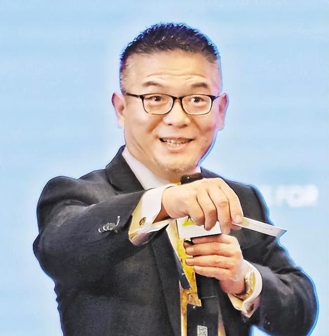 10亿身家换不来10分钟！刚签大单就突然猝死，他的悲剧戳中多少人