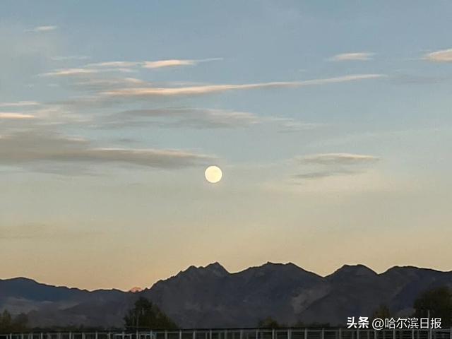 “上千人来珠峰逛公园”，在暴雪和雷电中度过惊魂一夜