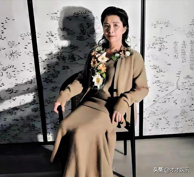 千万别被迟蓬骗了！电视里朴实无华，私地下竟是这样的“两面派”