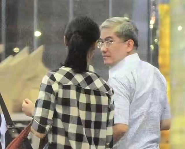 善恶终有报！包养空姐、巧骗情妇900万的郎咸平，如今自食恶果