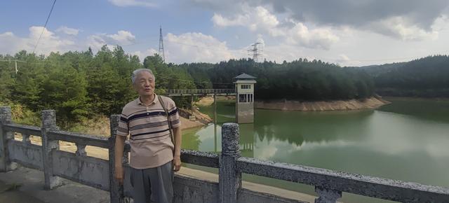 寒露日，行走在父亲的青春里