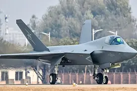 双发中型隐身五代机，中国歼-35战斗机，才是美海军心目中的F-35图片