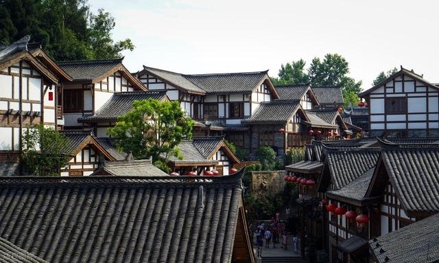 四川又一小镇火了，占地 1.9 万亩总投资 30 亿，有望超过黄龙溪古镇