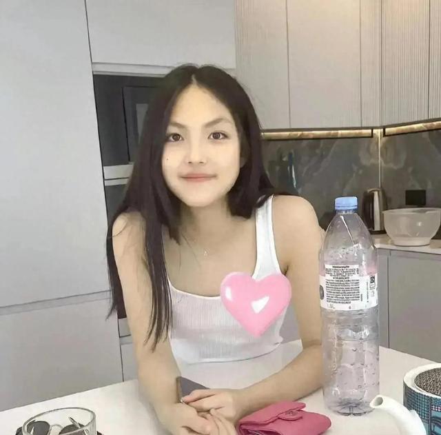 王岳伦也没想到，李湘捧在手心的女儿王诗龄，竟给她惹了个大麻烦