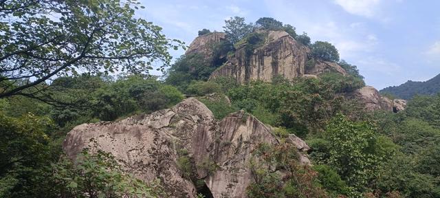 湖光山色，碧波微澜下的翠华山山崩奇观
