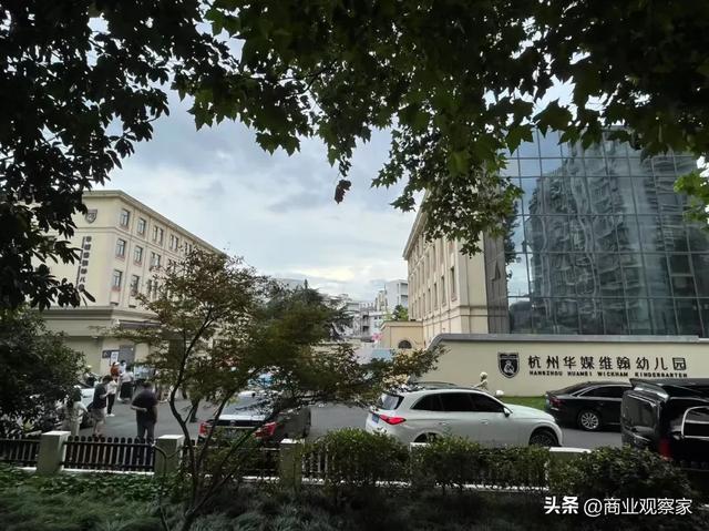美团快乐猴首店：“避开”盒马NB，距离大润发400米