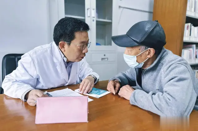 肾病恶化前不是水肿！医生：频繁出现3个不适，是肾脏在求救
