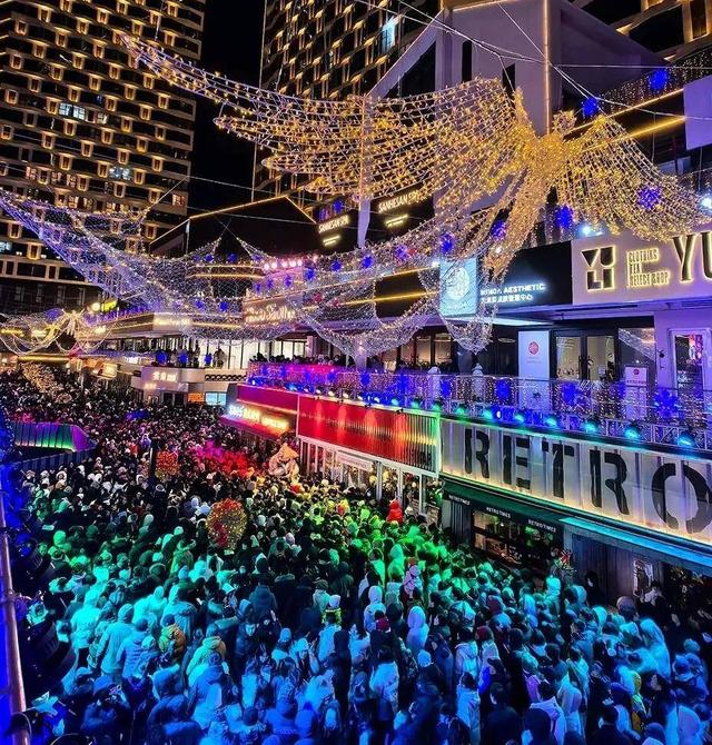 就在今天！青怡坊云琅童话光影街区将正式点亮