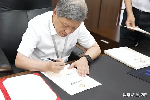 考生被福耀科大录取后，恶心的一幕出现，和王树国见面却被抨击