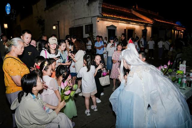 泼水捞鱼泡泡战！南浔古镇“嬉水节”清凉开幕，嗨翻夏夜！