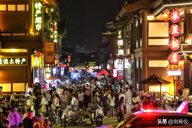 夜游大同只为找一家可口的刀削面，云岗石窟里发现惊美彩绘