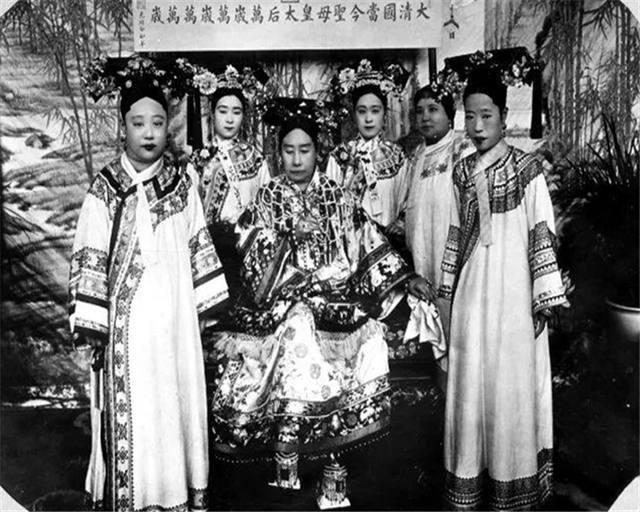 这就是慈禧太后的真实样貌，都看看吧，这可不是演员扮演的