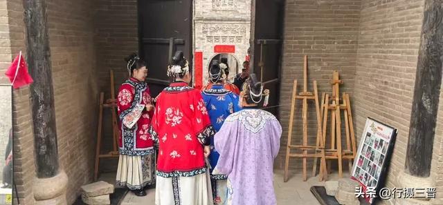 汉服古韵迎佳节 别样三八绽芳华——万荣李家大院妇女节人气火爆