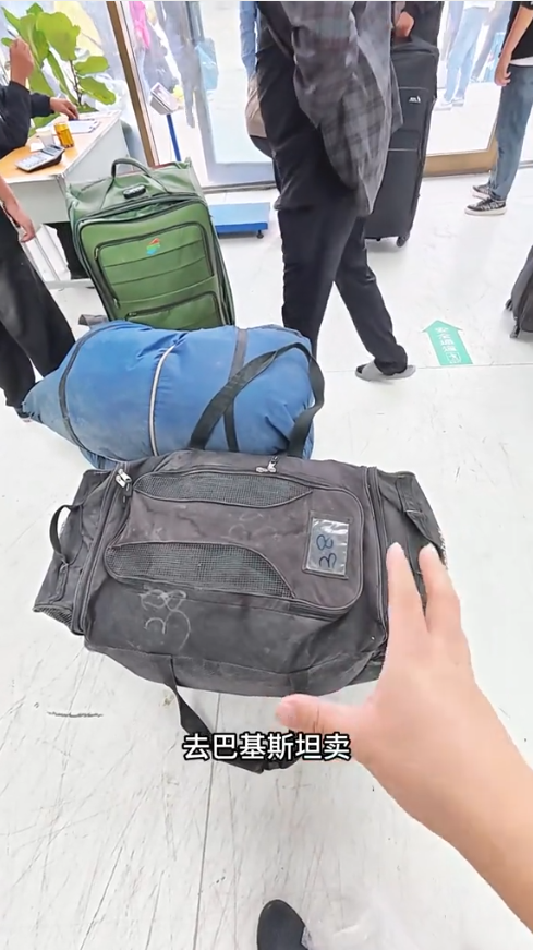 寒心！中国人援建巴铁牺牲，陵园却破烂不堪，当地警察：不关我事