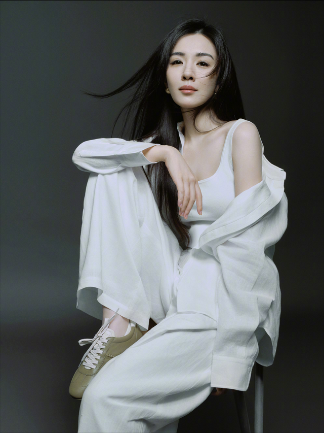 王晓晨身材前凸后翘，大白兔饱满，笑容可爱，超级吸引人，超爱了