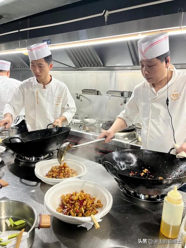 贵州文旅天塌了！游客遇阴阳菜单，遭店家威胁"不能平安到家"