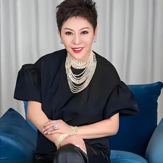 同样是直播带货的女明星，谁做的最好，谁割粉丝“韭菜”一目了然