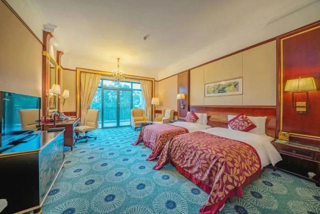 周末2大2小叹“森林秘境”度假地，吃住玩全了，汤泉萌宠…平靓正