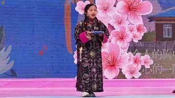 退役女兵林芝徒步，重温第二故乡情。藏汉同台演出，温情脉脉…