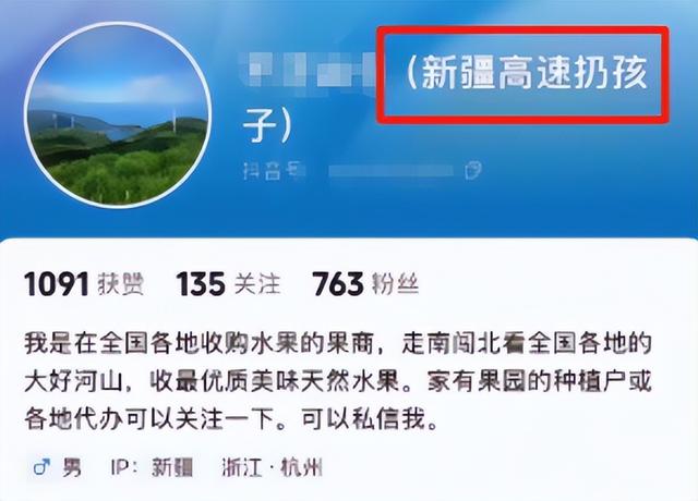 亲爹把儿子扔新疆国道上！妈妈烈日徒步1.5公里寻找，后续很寒心