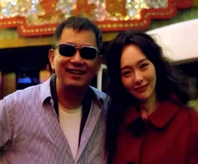 陪玩陪睡根本不够！集体开嫖、目无王法、舔手指，阴暗面藏不住了