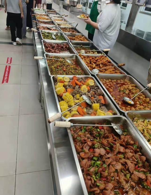 北京下了死命令，2027年底前	，所有中小学必须告别“校外配餐”