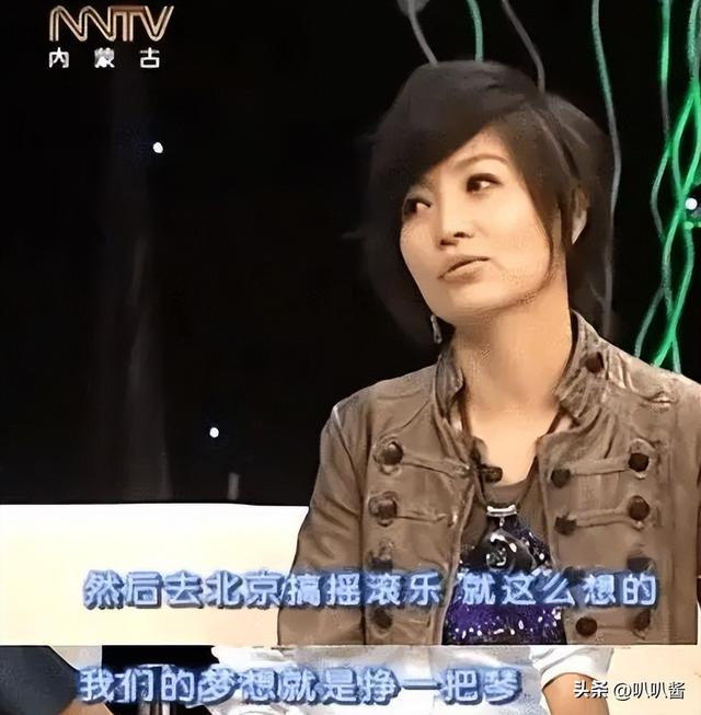 她连上5次春晚，私下却和恩师同居怀孕被骗流产，今57岁依然单身