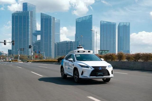 中美自动驾驶赛跑，中国L3上路对决Robotaxi取消安全员