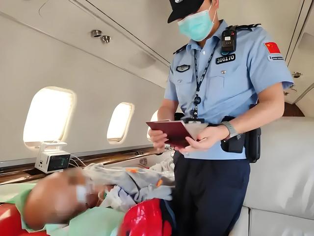 他还是个孩子啊！ 南航飞机上四个大人打一个姑娘，全网都炸锅了！