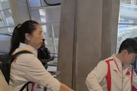 中国女篮已回国！1胜2负无缘8强，郑薇下课成必然？图片