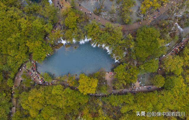 四川阿坝：金秋九寨美如画