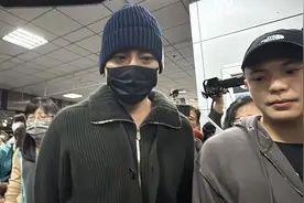 王大陆现身，今日入伍图片