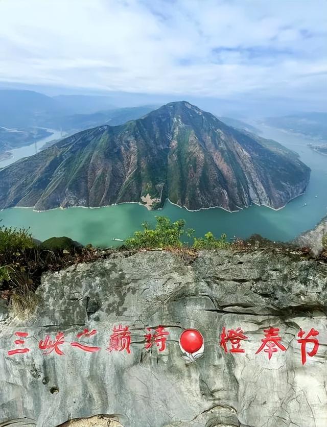 重庆三峡之巅｜当10元人民币的风景，遇见满山红叶时