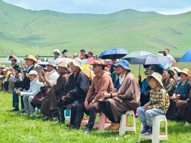 党建引领聚合力 文旅赋能谱新篇——尼玛镇第六届“德杰杯”民俗文化旅游艺术活动开幕