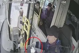 寒冬中的温暖一幕！青岛街头接连上演爱的“双向奔赴”图片