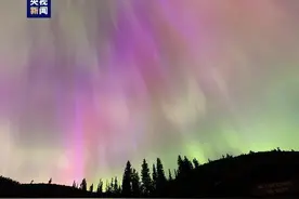 快看！极强地磁暴引发的绝美天空！图片