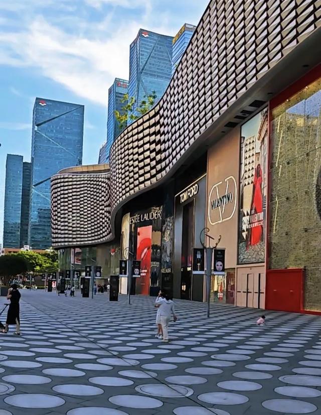 实拍深圳商务中心区摩天楼最密集区域，天际线真壮观！